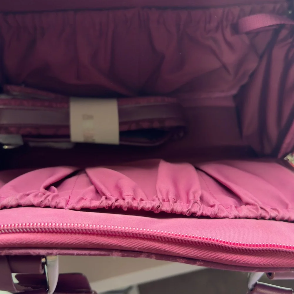 Mary Kay Carry-On Bag - Like NEW! - Picture 12 of 13
